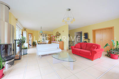 Maison - 200 m² - 8 pièces