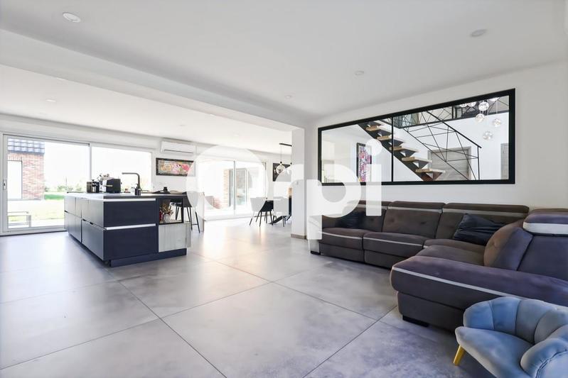 Maison - 230 m² - 6 pièces