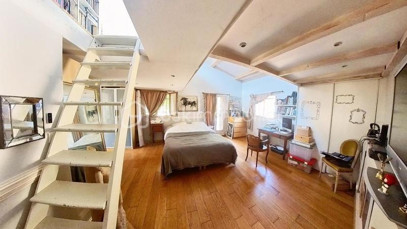 Maison - 210 m² - 8 pièces