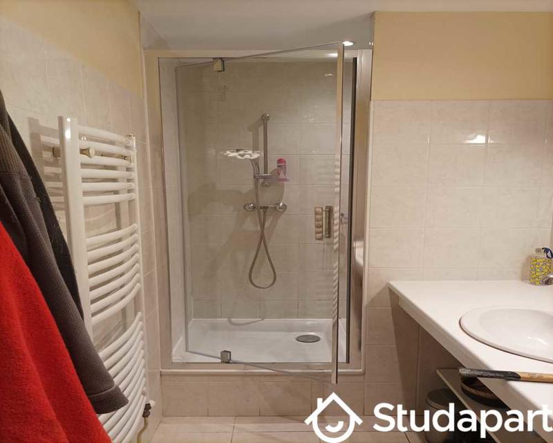 Chambre - 90 m² - 1 pièce