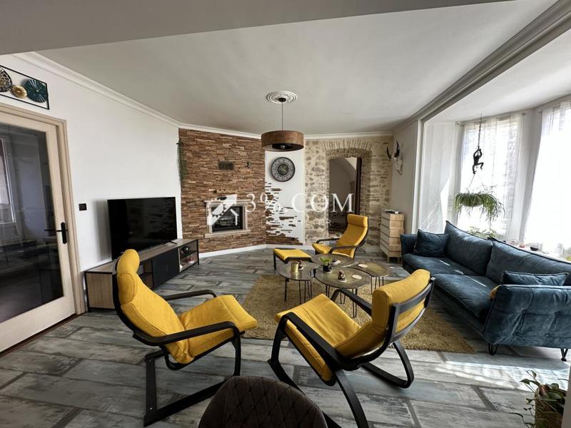 Maison chambre d'hôtes - 286 m² - 10 pièces