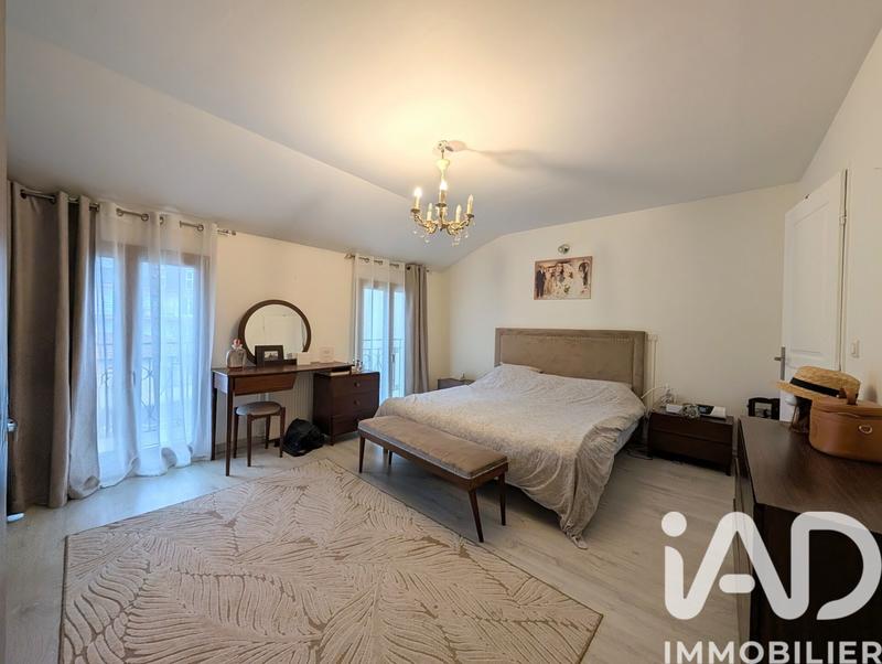 Maison - 329 m² - 7 pièces