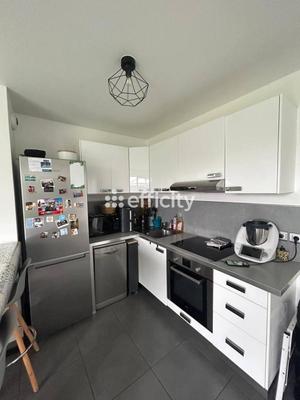 Appartement - 80 m² - 4 pièces