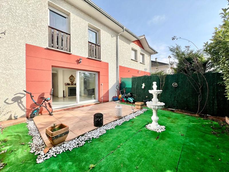 Maison - 98 m² - 5 pièces