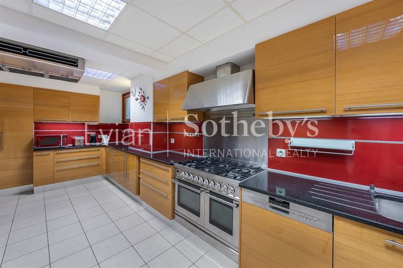 Maison - 480 m² - 7 pièces