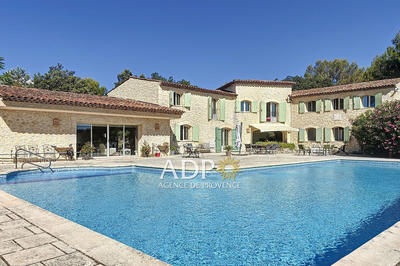 Maison - 300 m² - 7 pièces