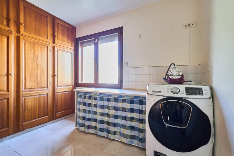 Maison - 237 m² - 9 pièces