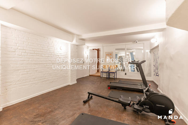 Chambre - 10 m² - 12 pièces