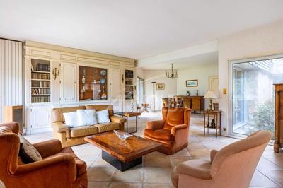 Maison - 182 m² - 9 pièces