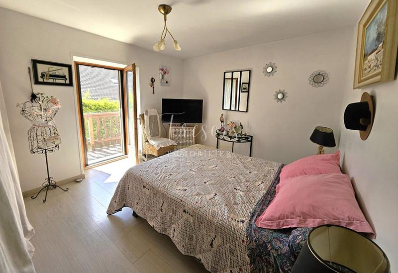 Maison - 328 m² - 8 pièces