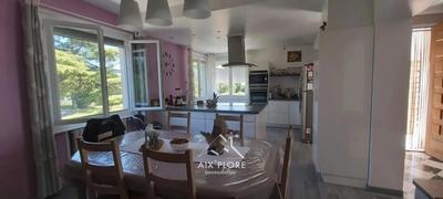 Maison - 180 m² - 4 pièces