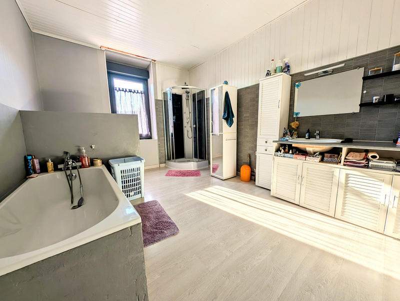 Maison - 219 m² - 6 pièces