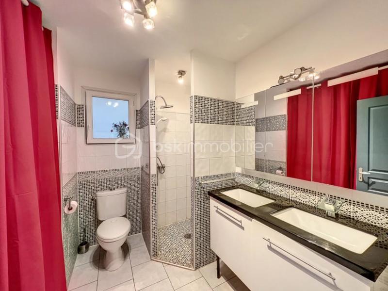 Propriété - 317 m² - 8 pièces