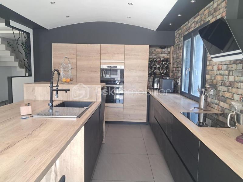 Maison - 217 m² - 8 pièces