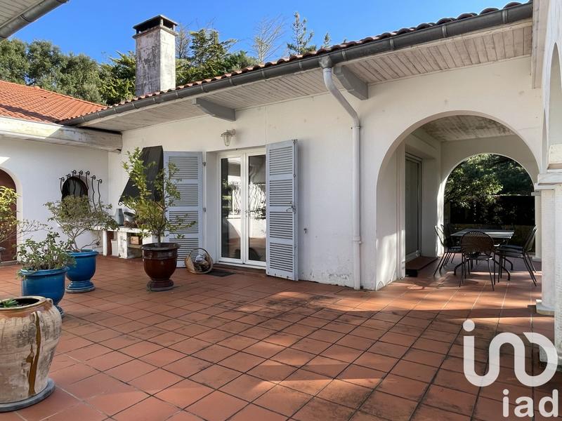 Maison - 290 m² - 12 pièces