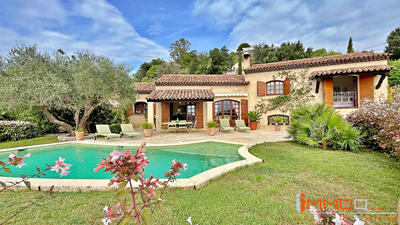 Villa - 215 m² - 9 pièces