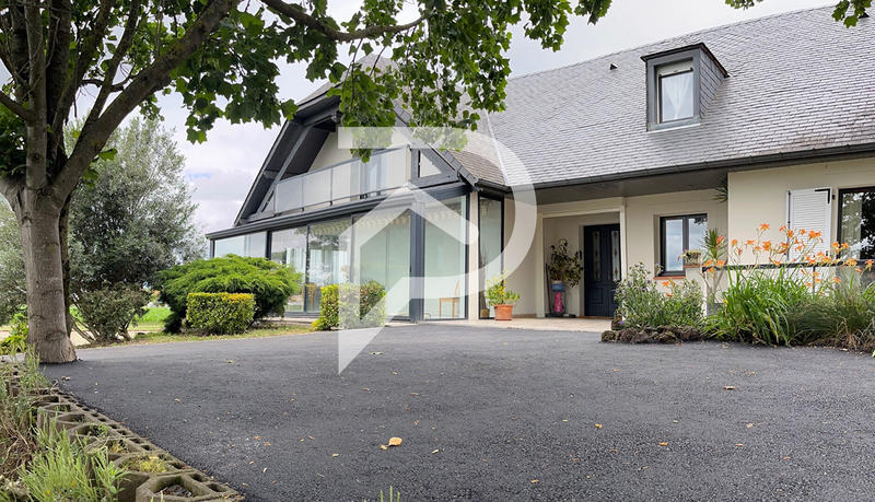 Maison - 287 m² - 8 pièces