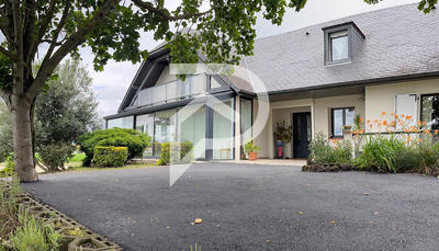 Maison - 287 m² - 8 pièces