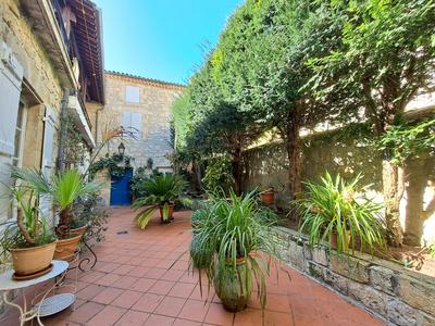 Maison - 288 m² - 10 pièces