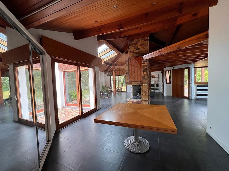Propriété - 264 m² - 6 pièces