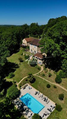 Maison - 555 m² - 16 pièces