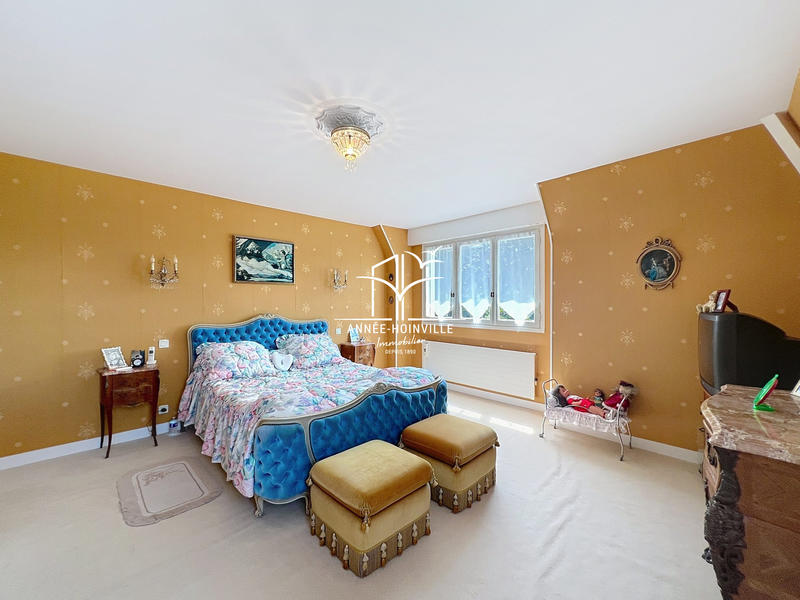 Villa - 266 m² - 8 pièces