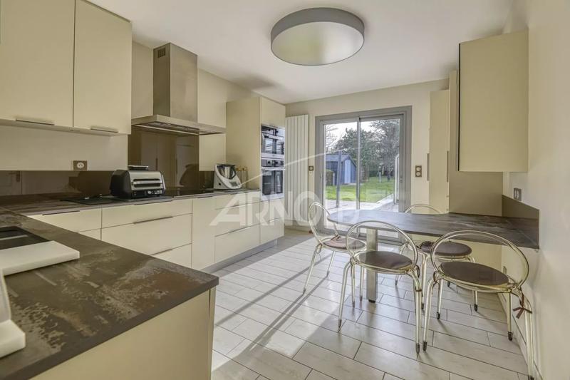 Maison - 232 m² - 11 pièces