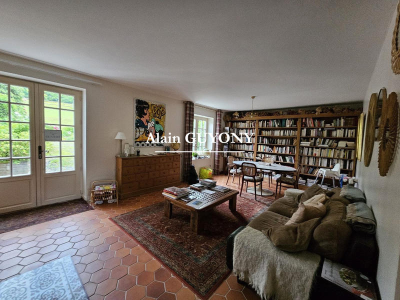 Maison - 441 m² - 14 pièces