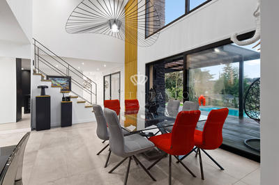 Propriété - 310 m² - 10 pièces