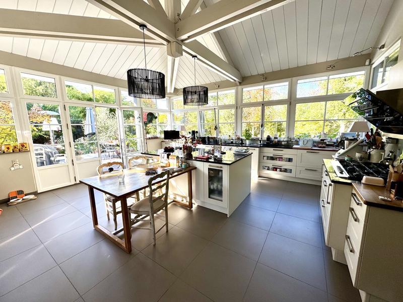 Maison - 300 m² - 9 pièces