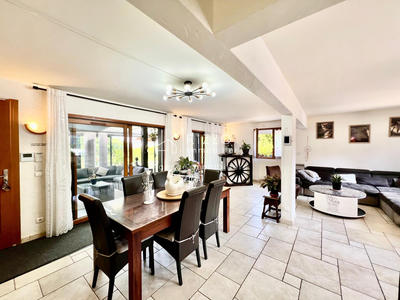 Maison - 180 m² - 6 pièces