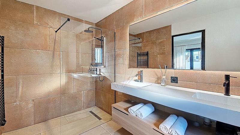 Villa - 243 m² - 7 pièces