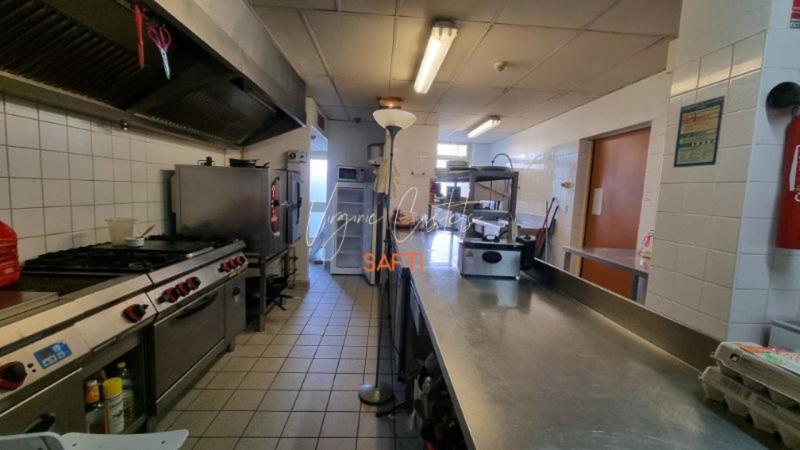 Local commercial - 558 m² - 15 pièces