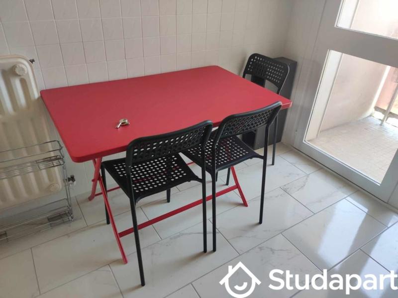 Chambre - 12 m² - 1 pièce