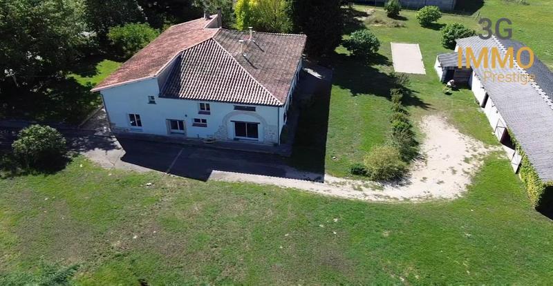 Maison ancienne - 468 m² - 14 pièces