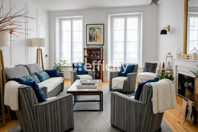 Maison - 210 m² - 8 pièces