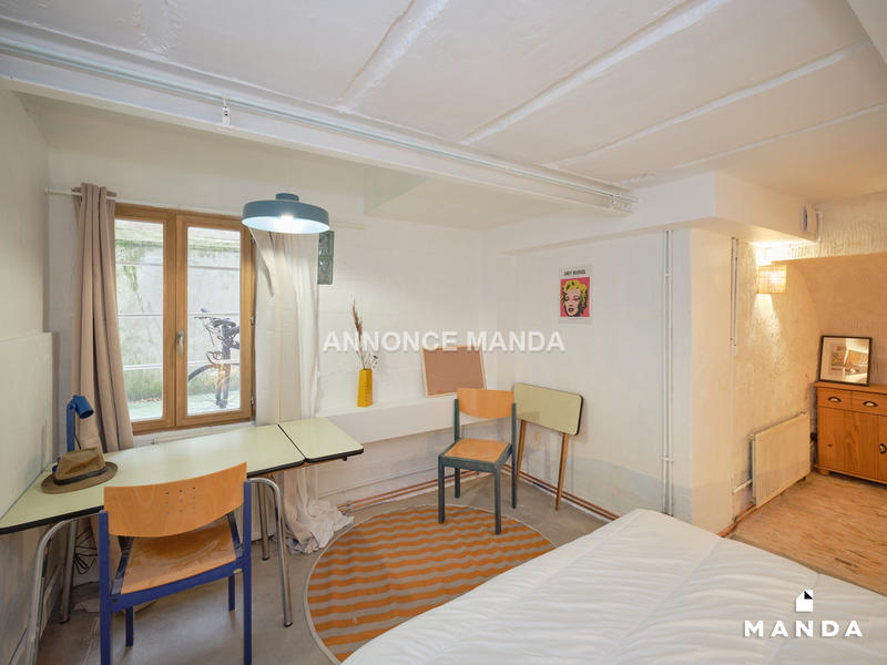 Chambre - 14 m² - 12 pièces