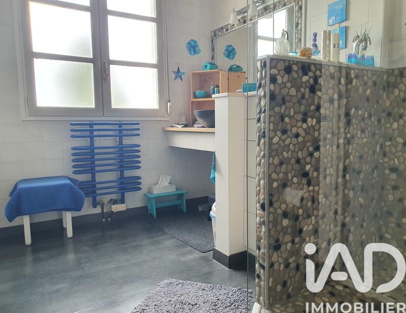 Maison - 220 m² - 8 pièces