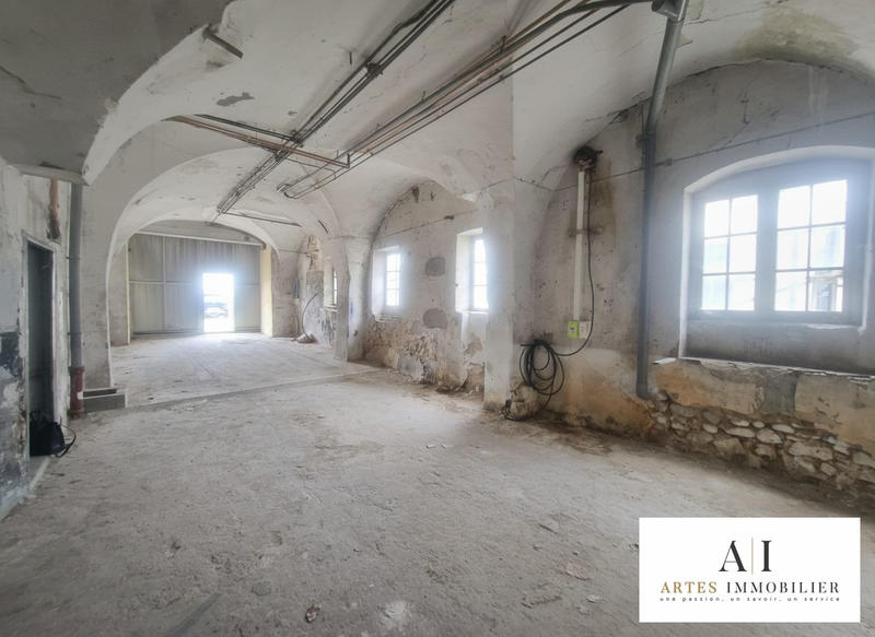 Parking / Garage - 305 m²