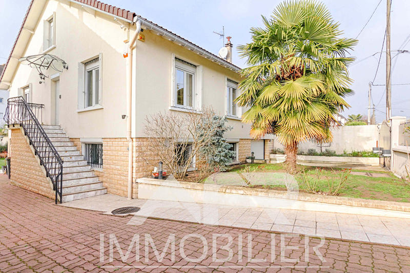 Maison - 300 m² - 8 pièces