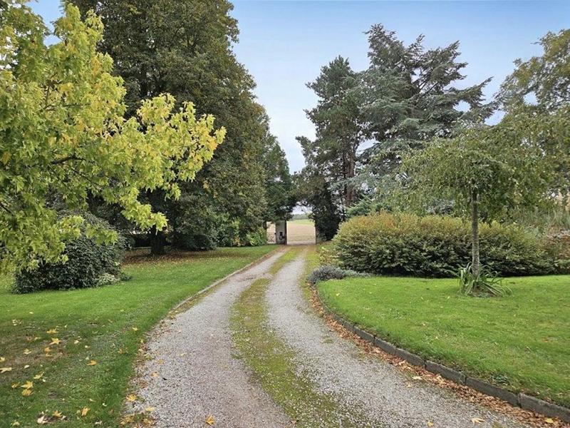 Propriété - 318 m² - 8 pièces