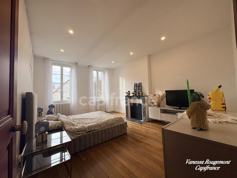 Maison - 225 m² - 8 pièces