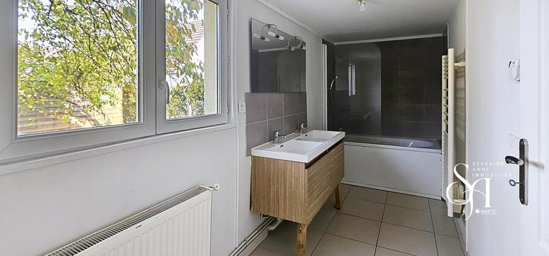 Maison - 140 m² - 8 pièces