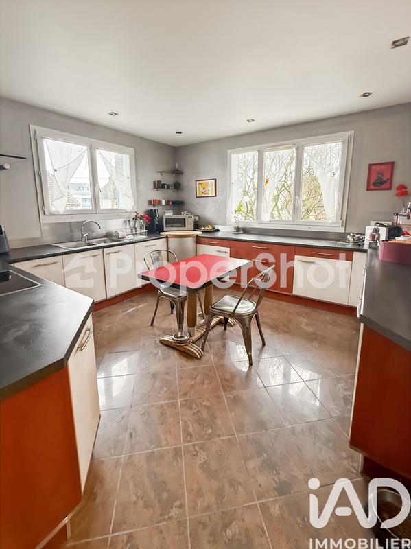 Maison - 161 m² - 8 pièces