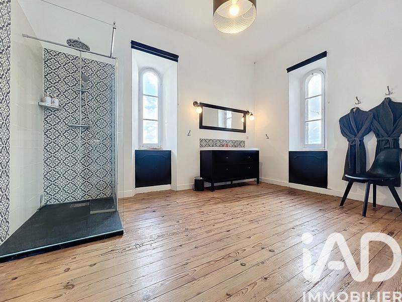 Maison - 890 m² - 18 pièces