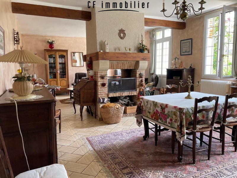 Maison - 210 m² - 8 pièces