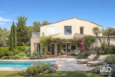 Maison - 215 m² - 5 pièces