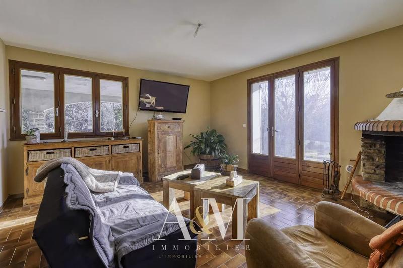 Propriété - 303 m² - 12 pièces