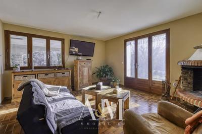 Propriété - 303 m² - 12 pièces