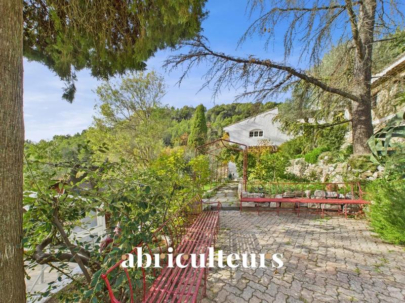 Maison - 233 m² - 7 pièces